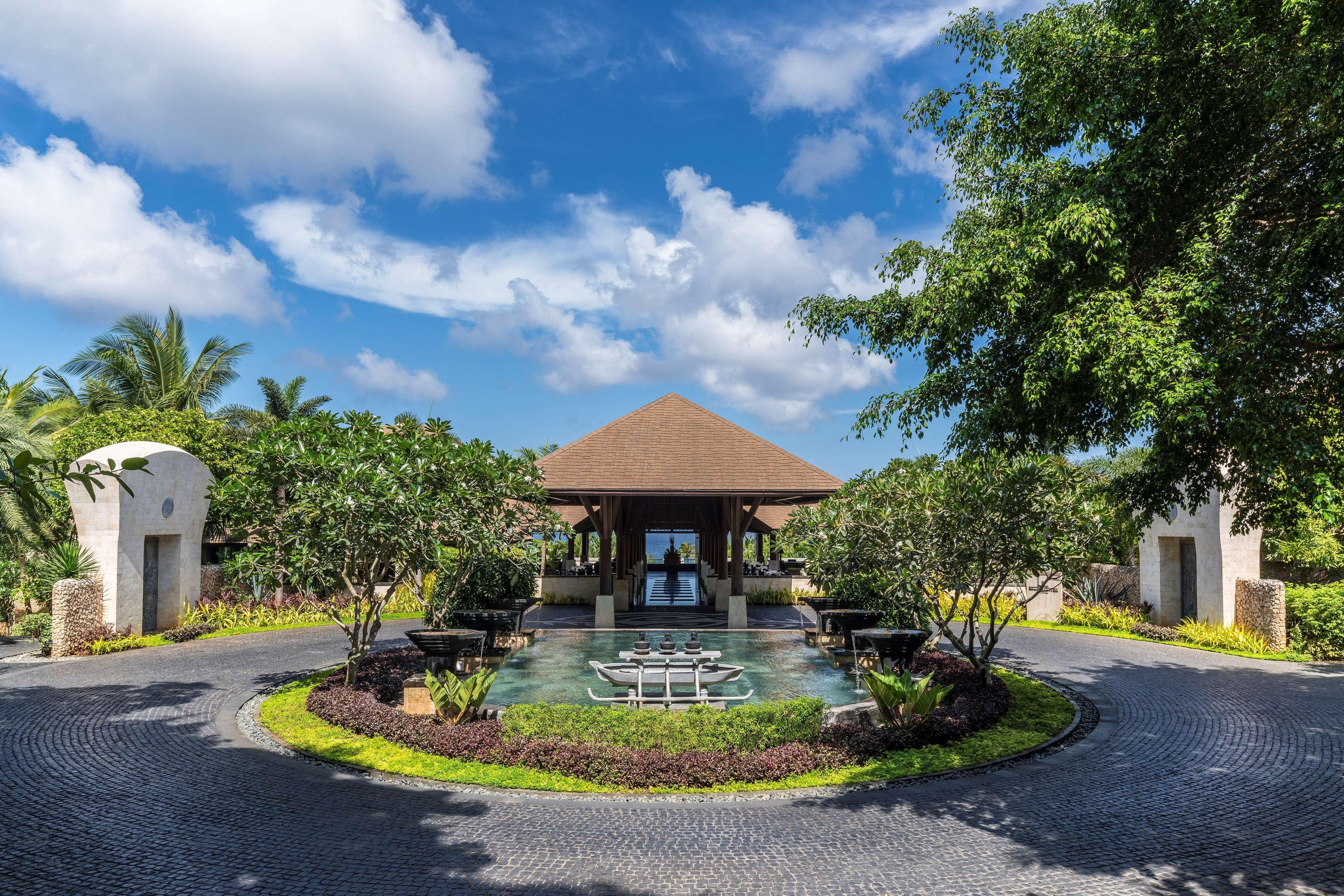 Shangri-La Boracay Extérieur photo Entrance to the resort