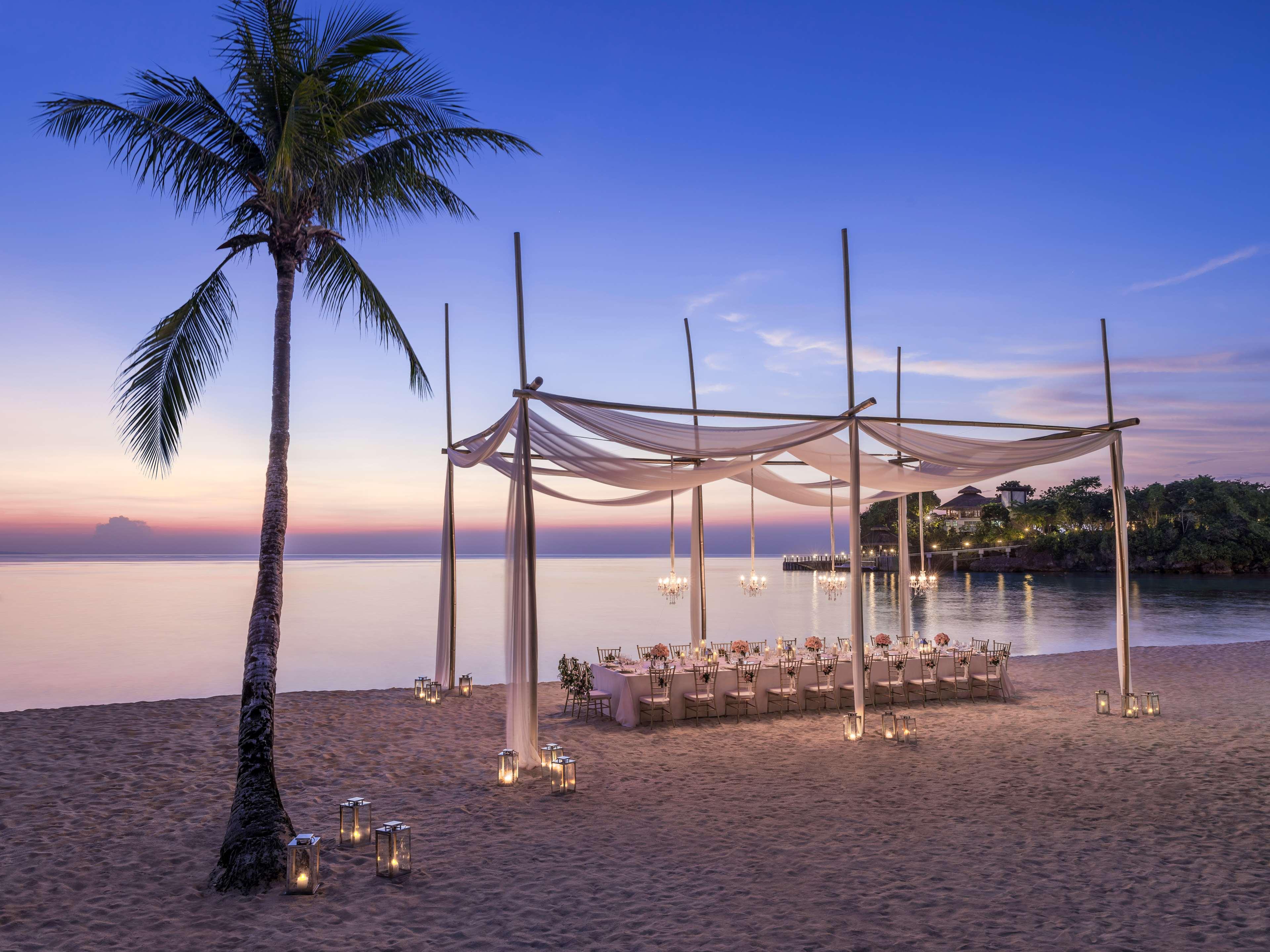 Shangri-La Boracay Extérieur photo Beachfront dining at The Shore