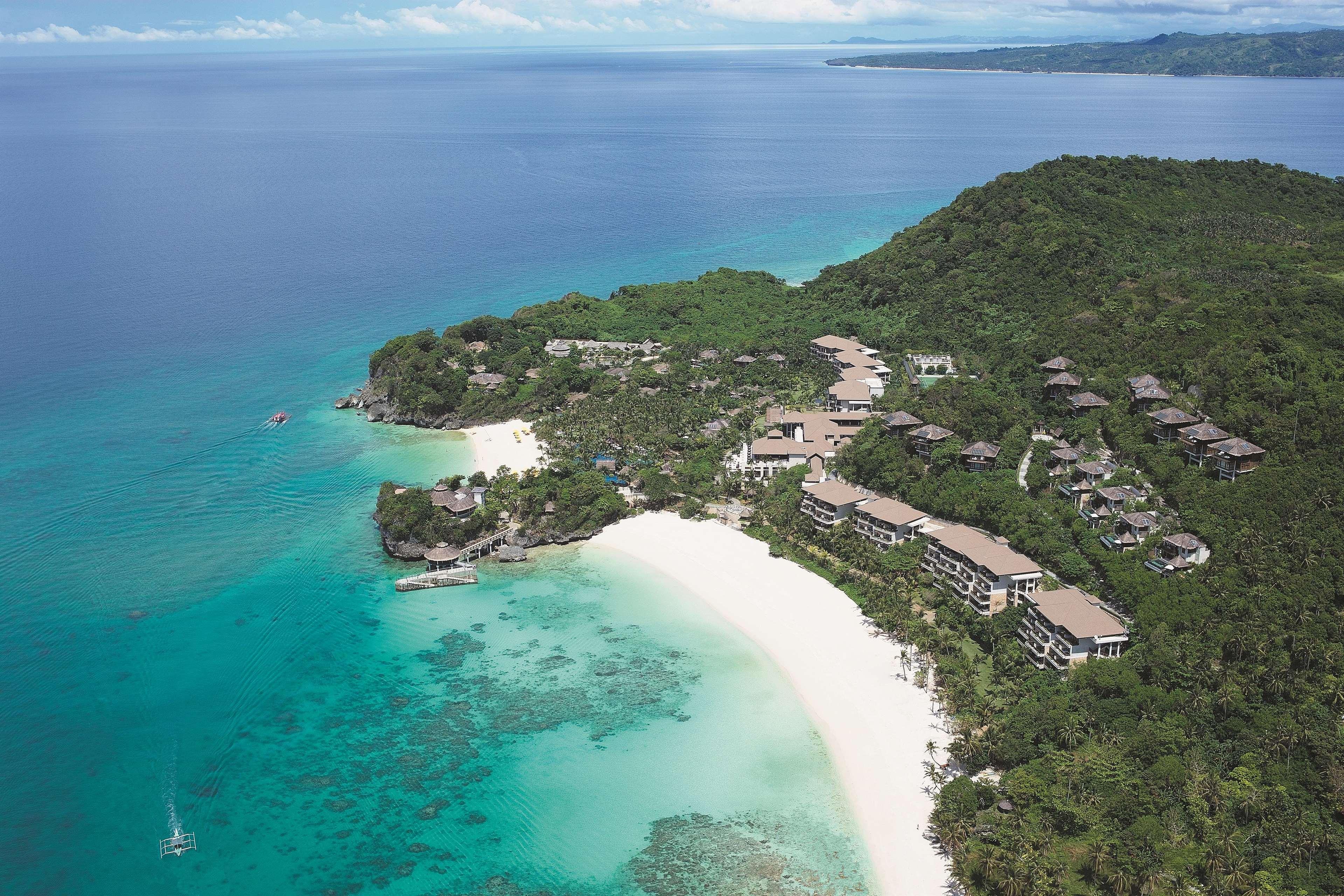 Shangri-La Boracay Extérieur photo Aerial view of Pangkor Laut Resort